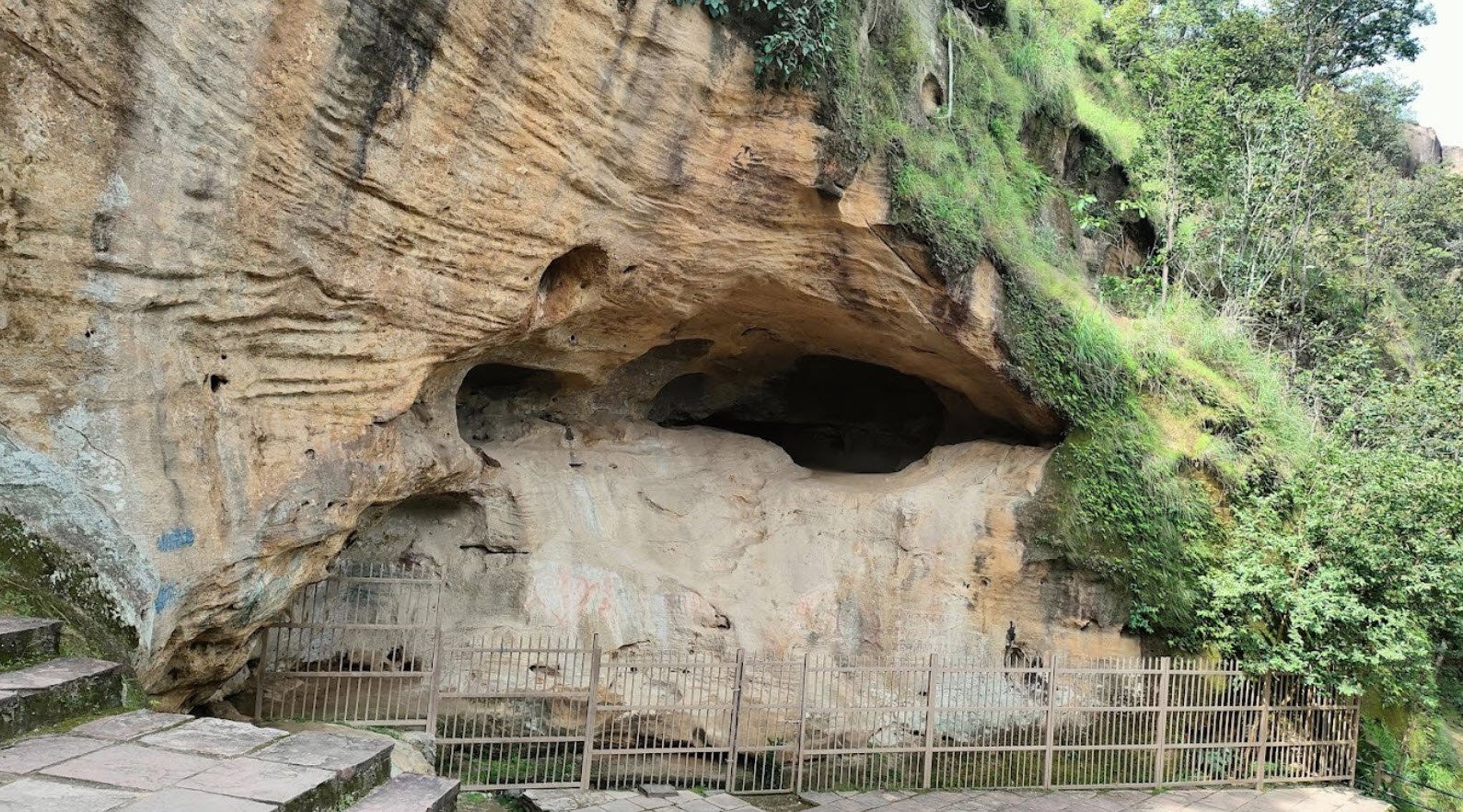 Sitabengra and Jogimara Caves